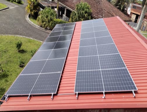 Sistema híbrido de 8KW en Costa Rica